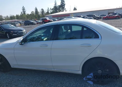 2018 Mercedes-Benz C 300 из США, поврежденный, VIN 55SWF4JB4JU280071